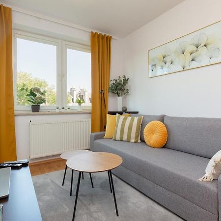 Cozy Apartment With Balcony Warszawa By Noclegi Renters Buitenkant foto