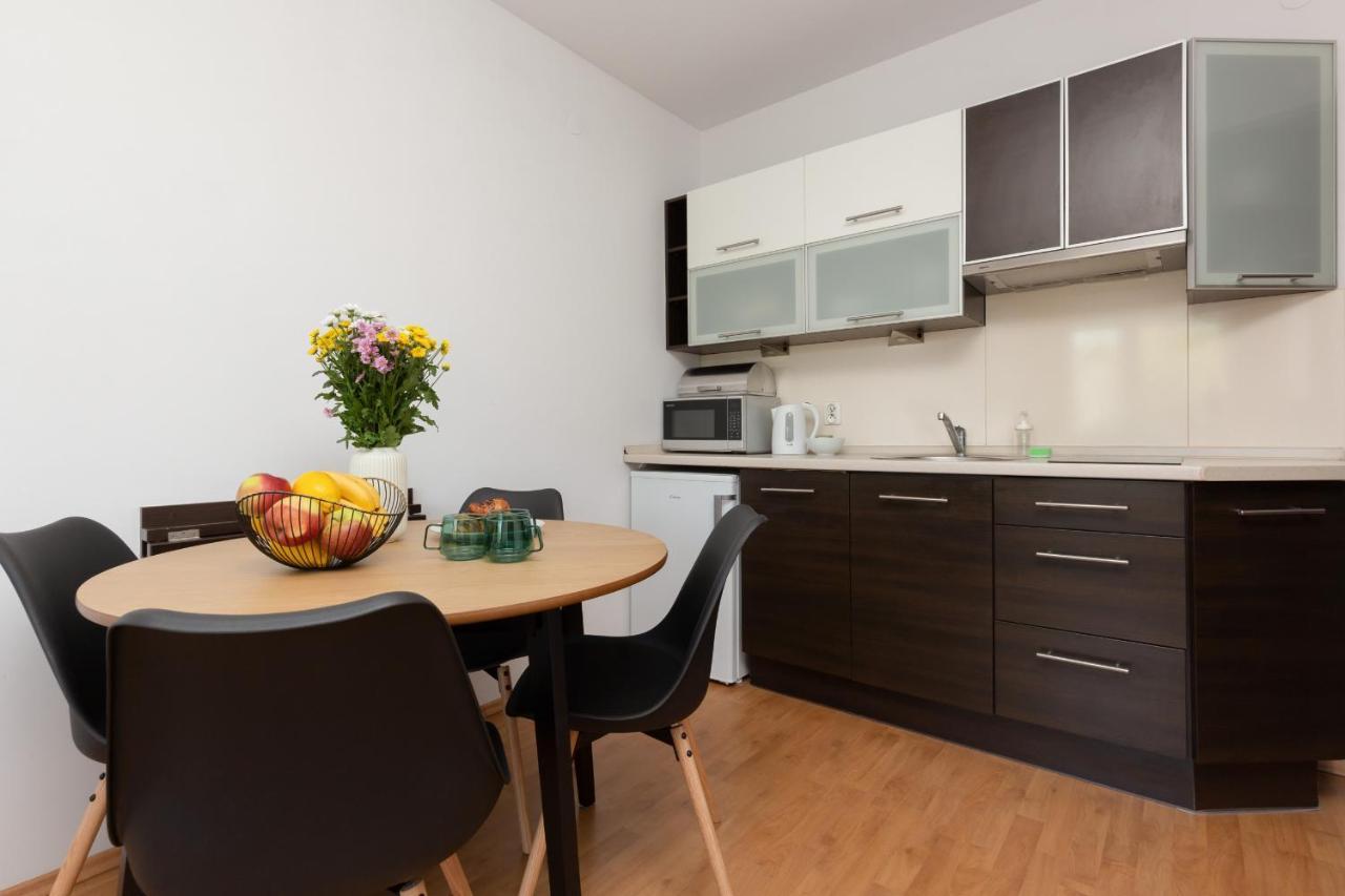 Cozy Apartment With Balcony Warszawa By Noclegi Renters Buitenkant foto