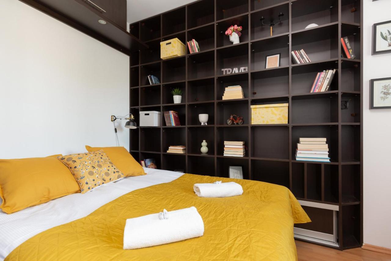 Cozy Apartment With Balcony Warszawa By Noclegi Renters Buitenkant foto