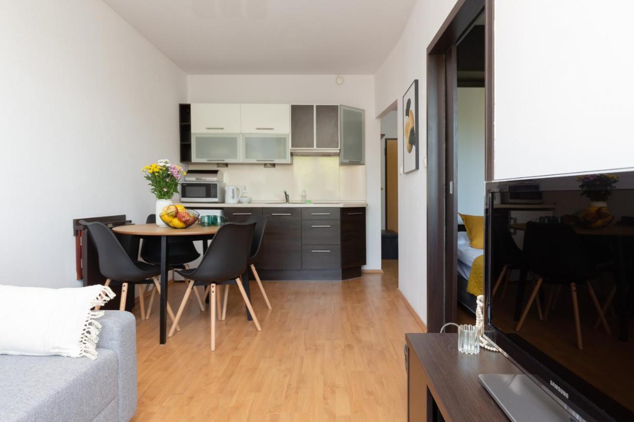 Cozy Apartment With Balcony Warszawa By Noclegi Renters Buitenkant foto
