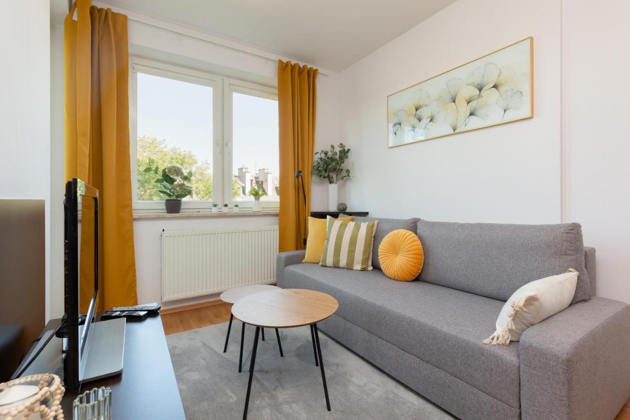 Cozy Apartment With Balcony Warszawa By Noclegi Renters Buitenkant foto