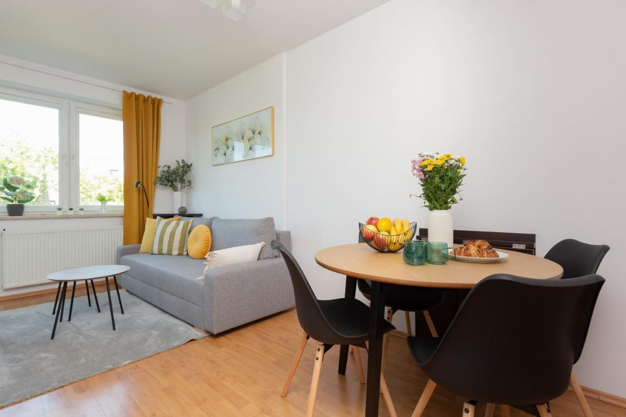 Cozy Apartment With Balcony Warszawa By Noclegi Renters Buitenkant foto