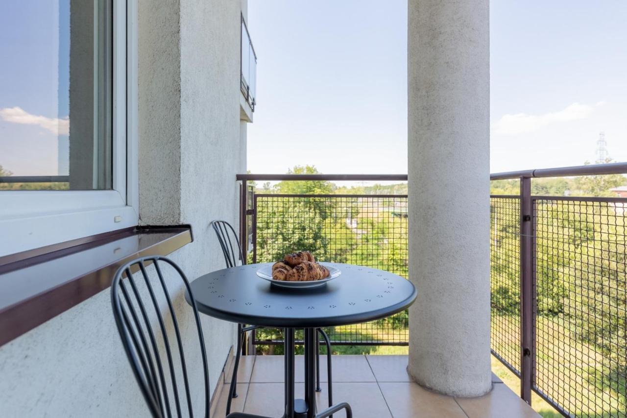 Cozy Apartment With Balcony Warszawa By Noclegi Renters Buitenkant foto
