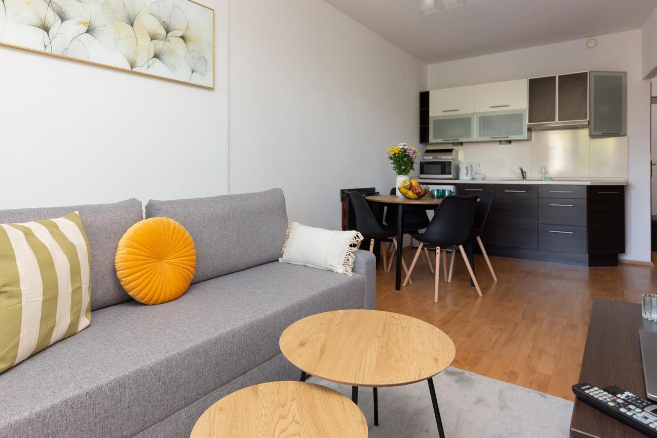 Cozy Apartment With Balcony Warszawa By Noclegi Renters Buitenkant foto
