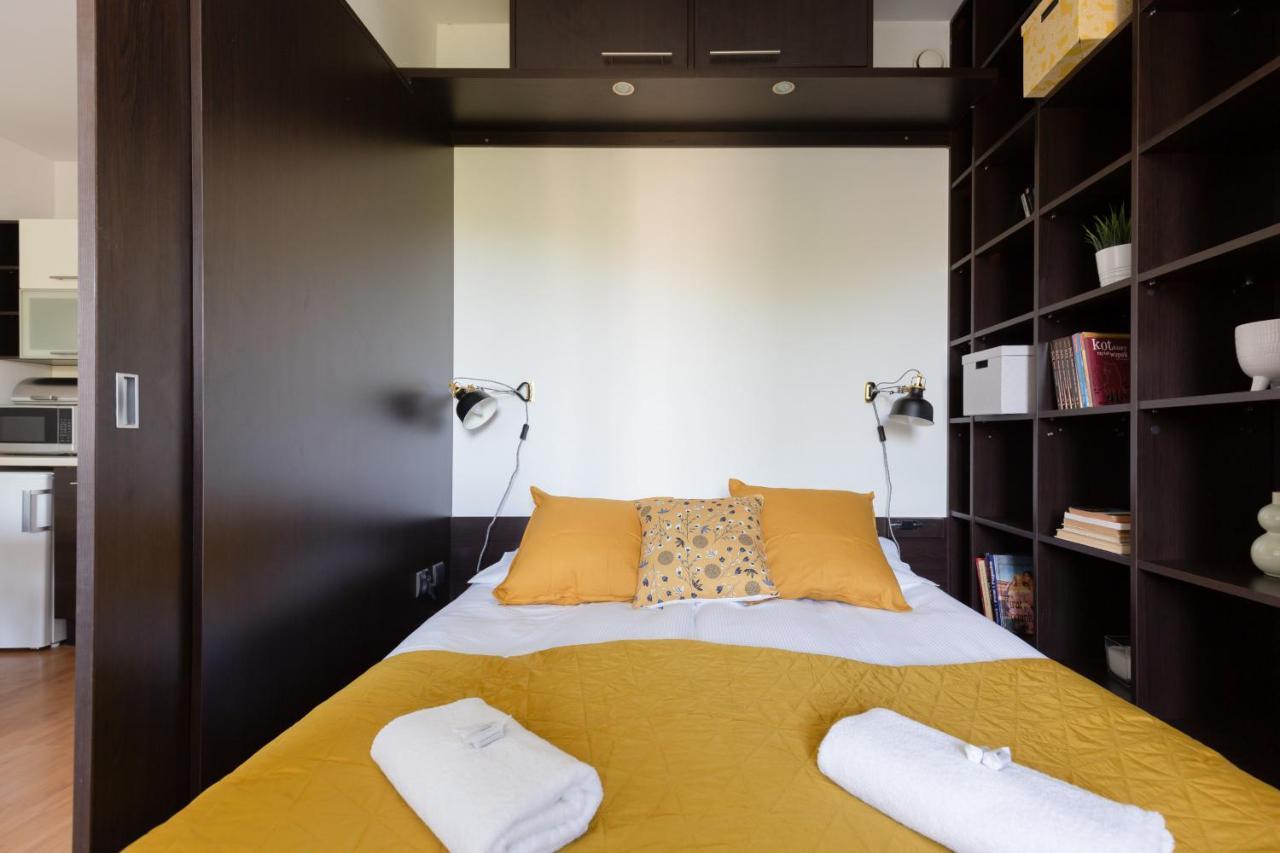 Cozy Apartment With Balcony Warszawa By Noclegi Renters Buitenkant foto