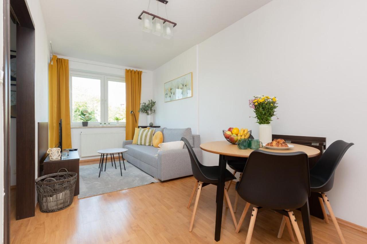 Cozy Apartment With Balcony Warszawa By Noclegi Renters Buitenkant foto