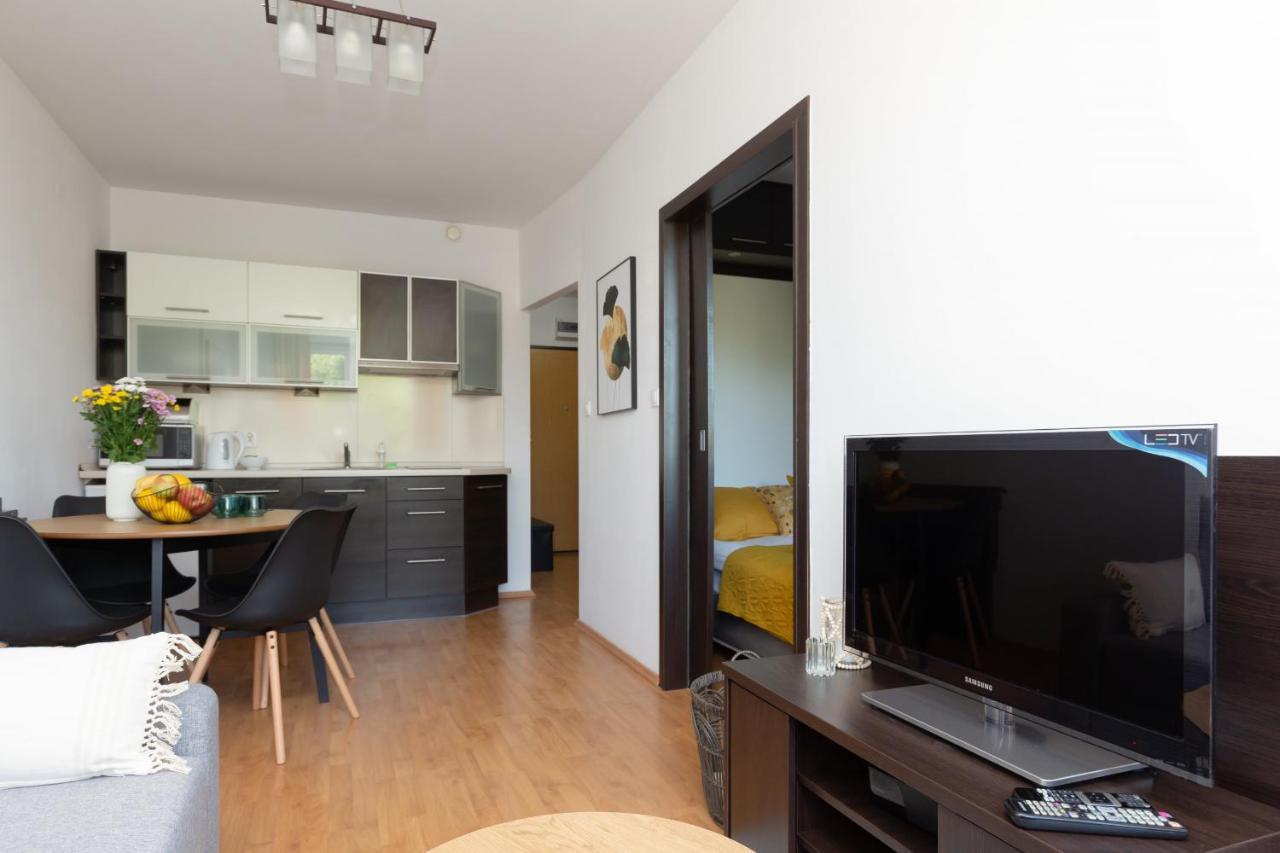 Cozy Apartment With Balcony Warszawa By Noclegi Renters Buitenkant foto