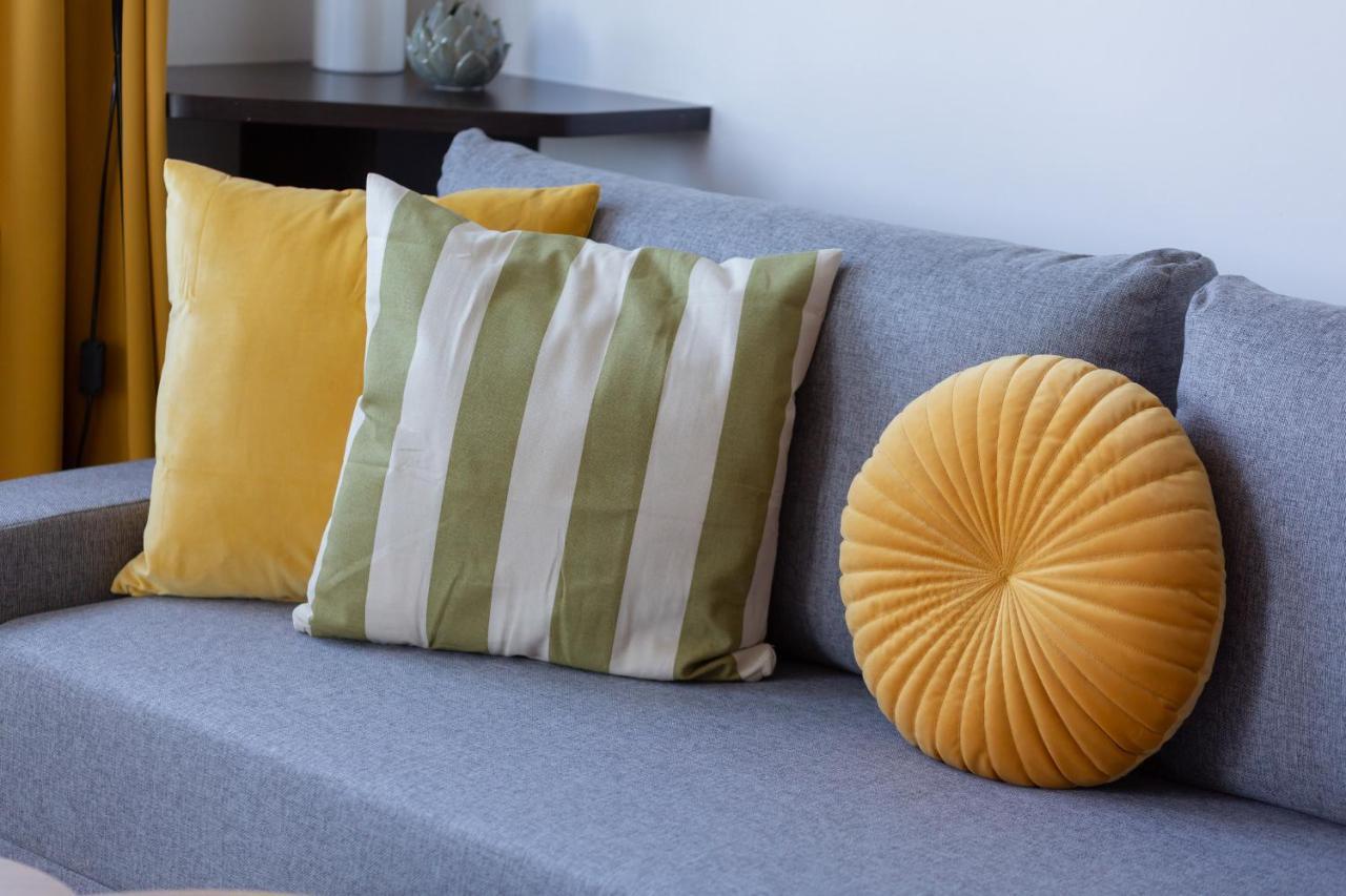 Cozy Apartment With Balcony Warszawa By Noclegi Renters Buitenkant foto