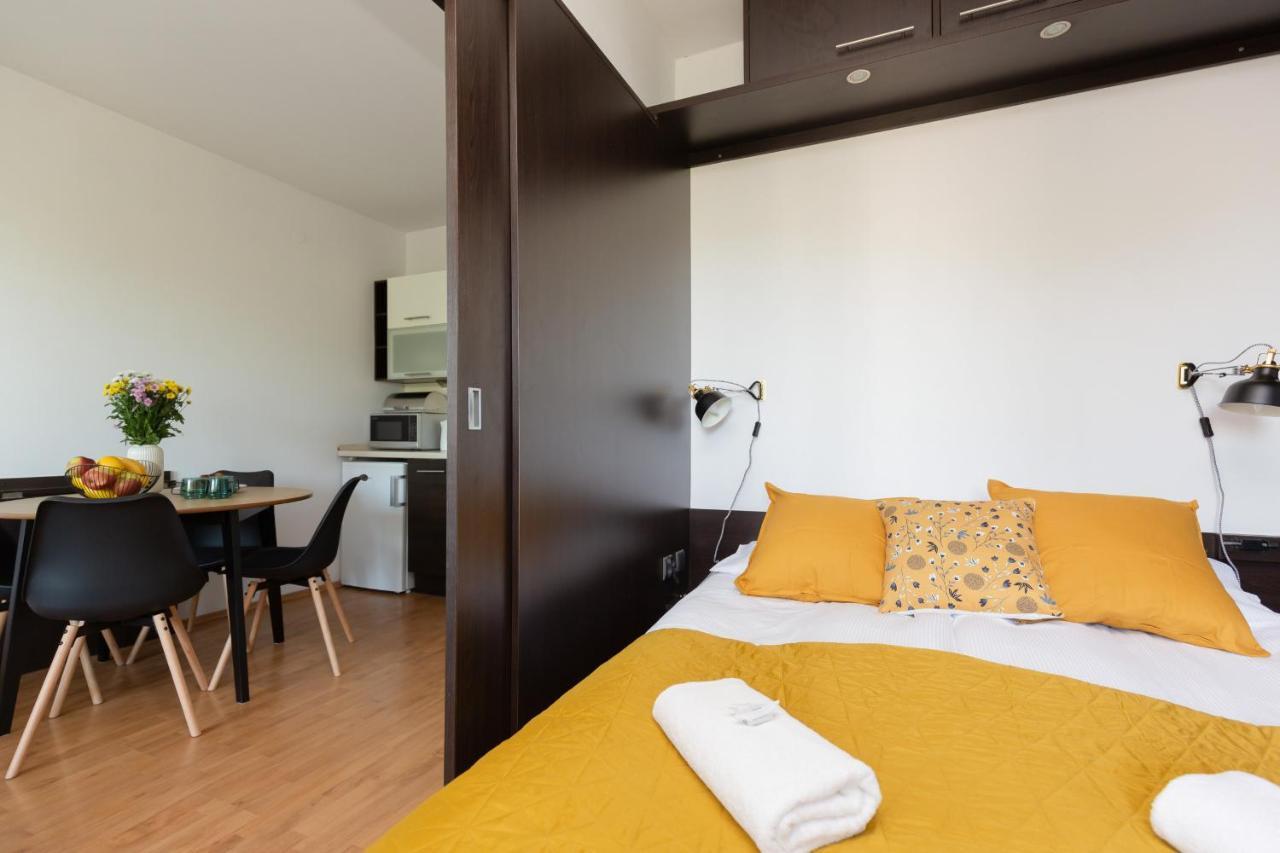 Cozy Apartment With Balcony Warszawa By Noclegi Renters Buitenkant foto
