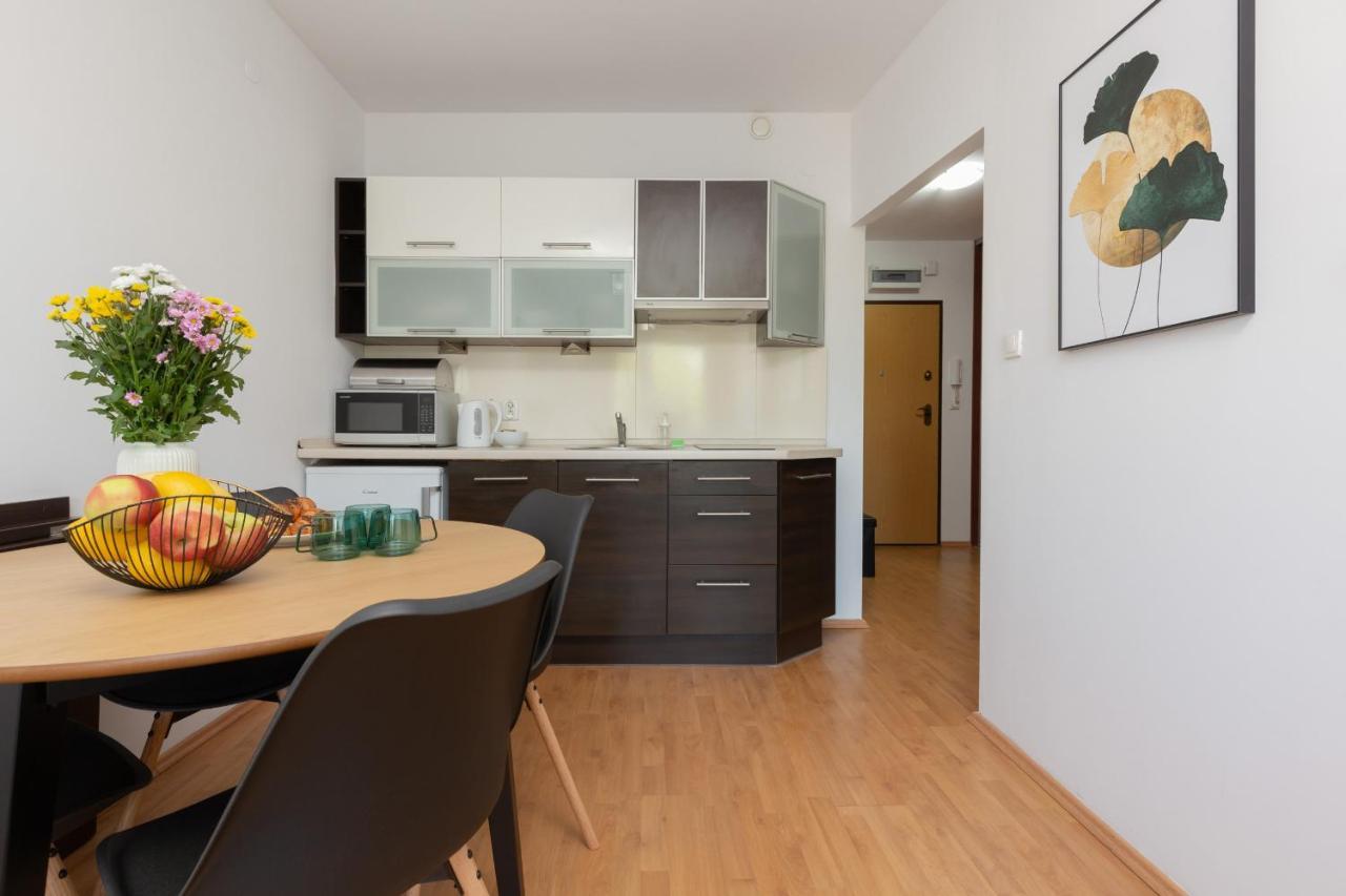 Cozy Apartment With Balcony Warszawa By Noclegi Renters Buitenkant foto